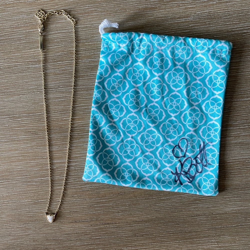 Iridescent Kendra Scott necklace w/ signed KS jewelry bag ✨